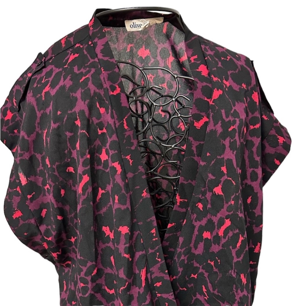 Olive + Oak Leopard Print Plunging Short Sleeve Blouse Ladies Size L Worn Once